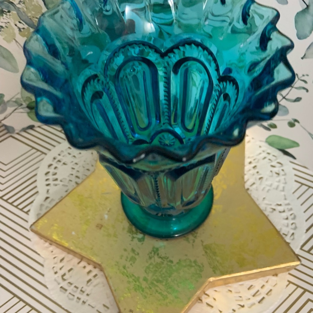 Moon and Star blue
by SMITH GLASS 6" Crimped Vase - Picture 7 of 8